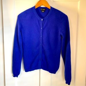 C by Bloomingdale’s 2-ply 100% cashmere cobalt blue cardigan, size S
